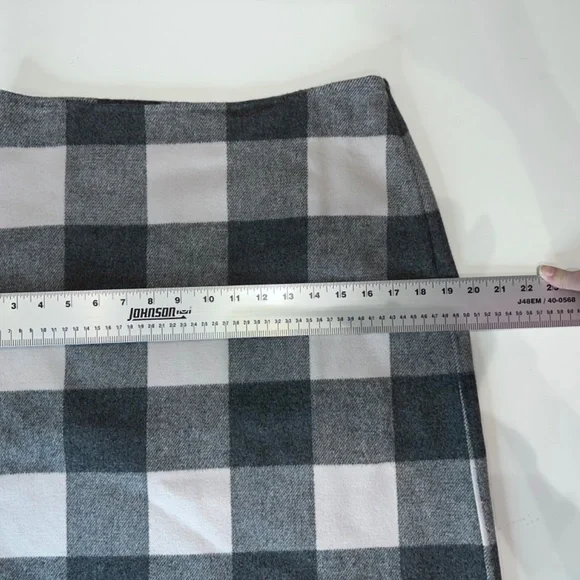 Weekend Max Mara large check-grey/white wool knee-length skirt. NEW w/tags! - Picture 5 of 9